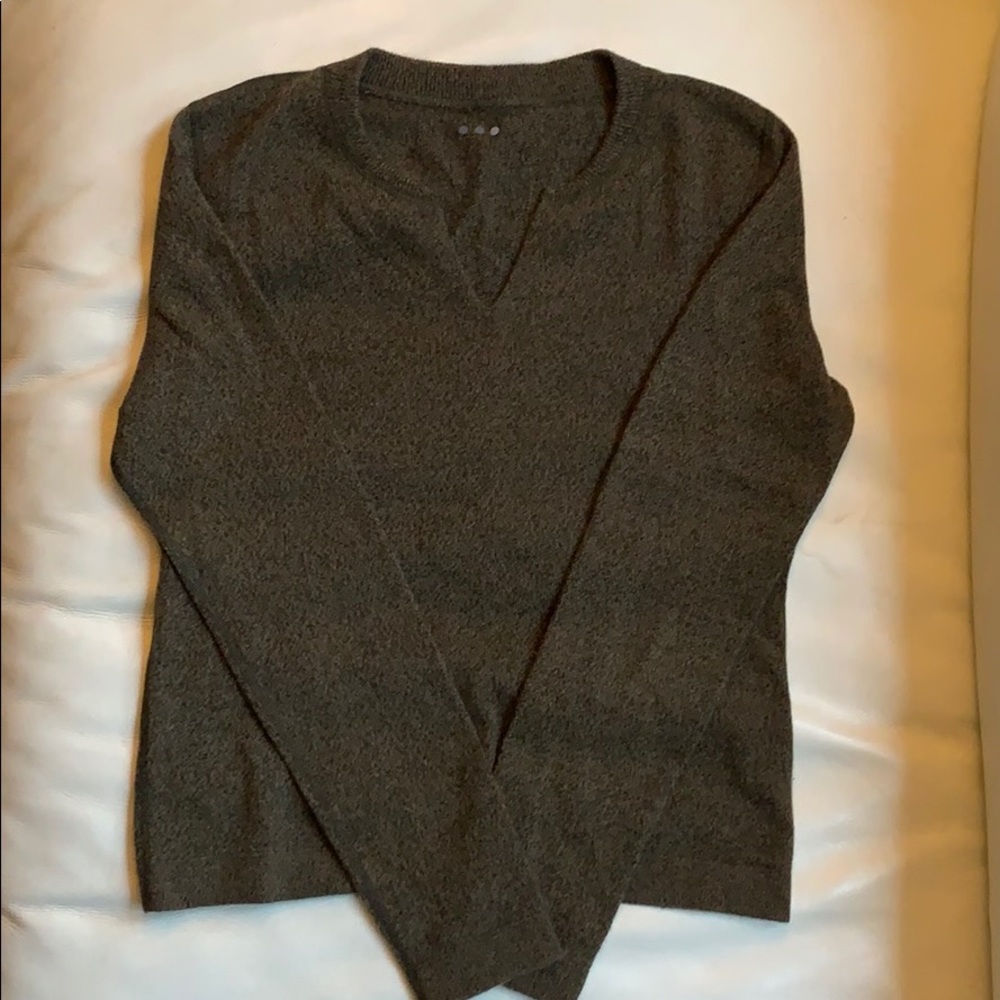 3 Dot Cashmere sweater